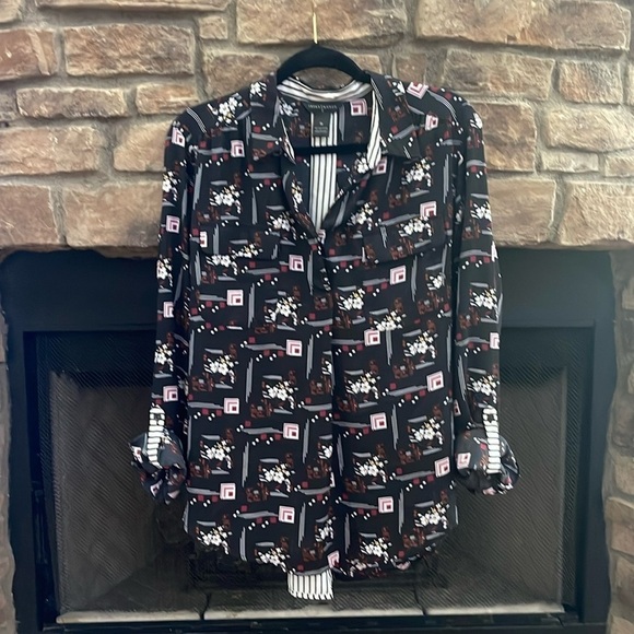 Investments black and red floral hi-low blouse. Size 1X - Picture 1 of 10
